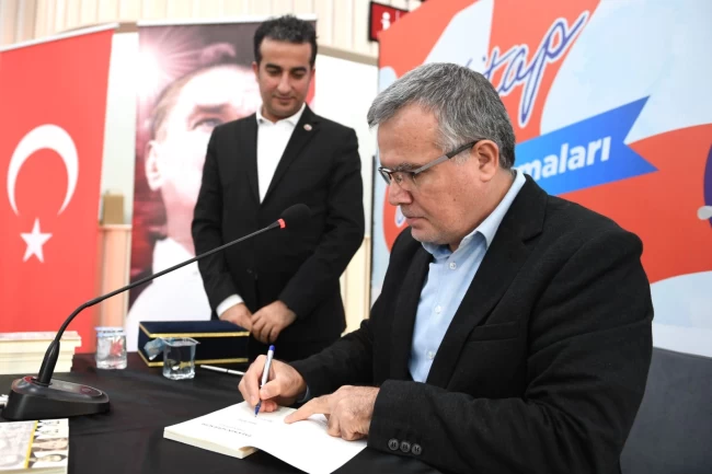 ‘Paşa'nın Sofracısı' Bursa Osmangazi'de okurlarıyla buluştu