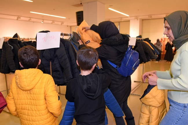 1745 kişi Sevgi Mağazası'ndan giyindi