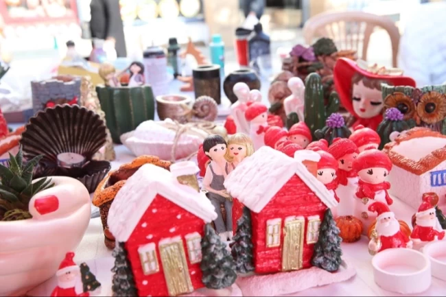 İzmir Çiğli'de yeni yıl kermesine büyük ilgi