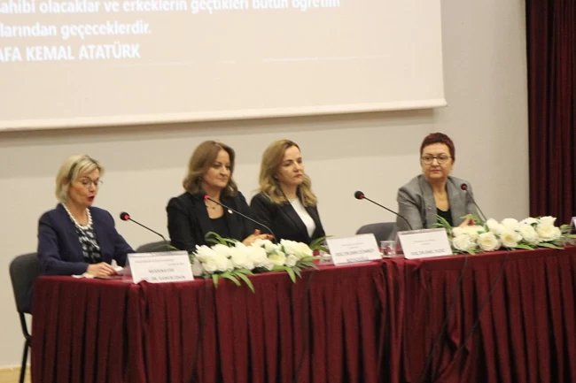 Uzunköprü'de 'Güçlü Kadınlar' paneli