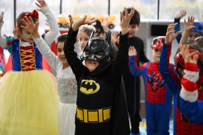 İzmir Bornova'da miniklere yeni yıl coşkusu