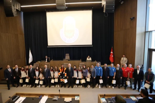 Bursa İnegöl'ü gururlandıran isimler mecliste ödüllendirildi