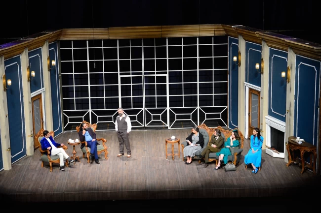 Konya Şehir Tiyatrosu "Bir Adam Yaratmak" oyununu bu kez Cumhurbaşkanlığı Külliyesi'nde sahneledi