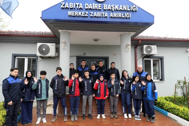 Sakarya'da çocuk zabıtalar sahaya indi!
