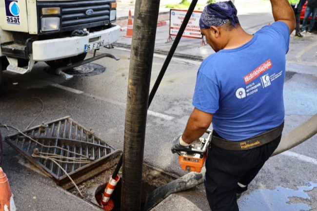 ASAT'tan 4 mahallede eş zamanlı yağmur suyu temizliği