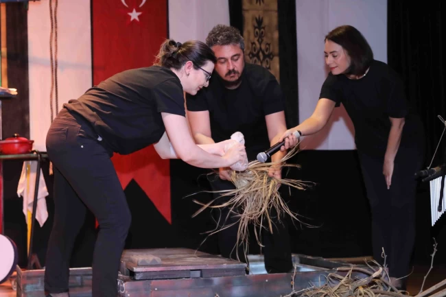 Kocaeli Şehir Tiyatroları Mevlana İdris'i oyunuyla yad etti