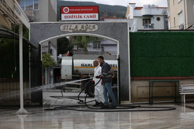İzmir Narlıdere'de ibadethanelere bayram temizliği