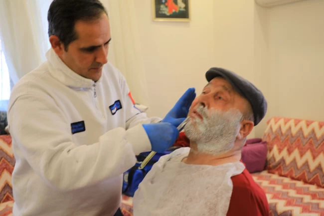 Muğla'da bayram tıraşı ile evlere misafir oluyor