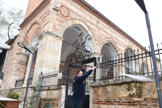 Bursa Osmangazi'de camiler bayrama hazır