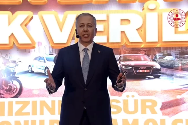 Bakan Yerlikaya 9 günlük tatilin 14 günlük trafik tedbirlerini açıkladı... Yolun sonu bayram olsun