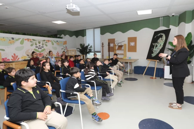 Çocuklar Oyuncak Kütüphanesi'nde hem eğleniyor hem öğreniyor