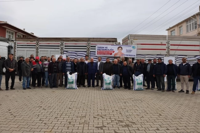 Büyükşehirden, üreticilere kuzu-oğlak yemi desteği