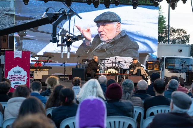 Sarçahane'de İlber Ortaylı ile bayram söyleşisi