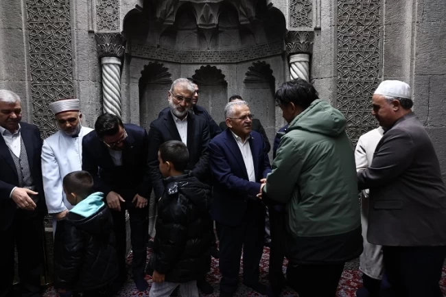 Memduh Büyükkılıç Kayserililerle bayramlaştı