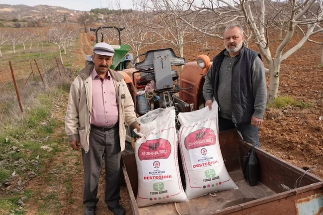 Denizli'de çiftçinin yüzü Büyükşehirle gülüyor