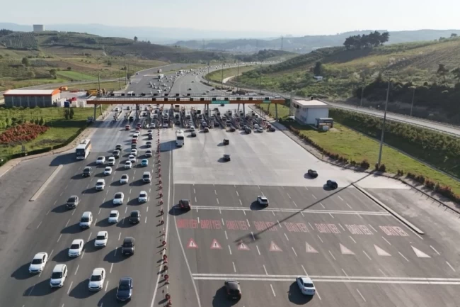 4 günde otoyolları 8,4 milyon araç kullandı