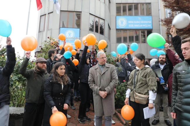 Mudanya'da gençlerden tutuklu öğrencilere 'balonlu' destek