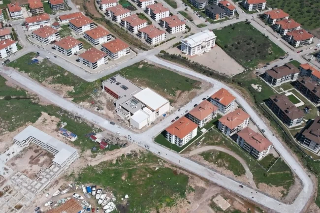 Balıkesir'de yol yapım çalışmaları hızlandırıldı