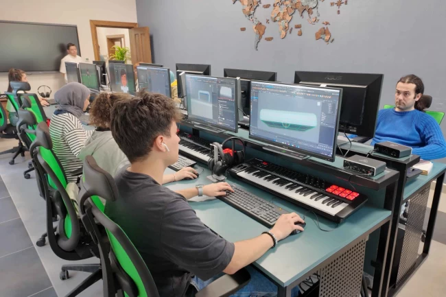 Gençler, Halkevi'ndeki eğitimlerinden çok memnun