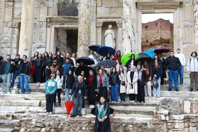 Efes Selçuk'ta kütüphane haftası etkinlikleri başladı