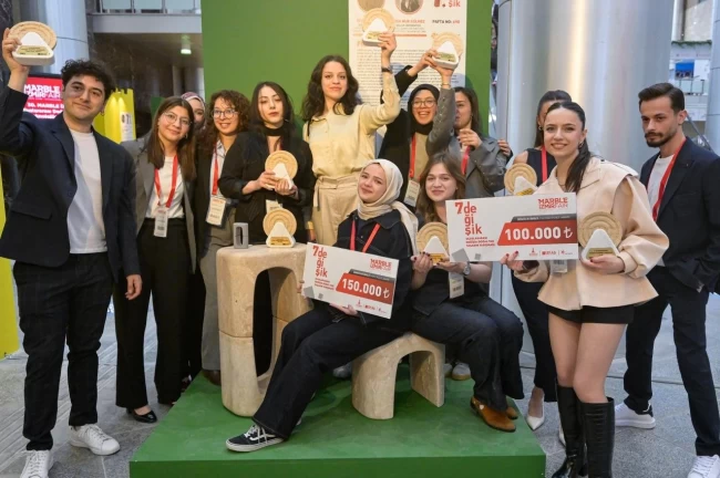 Doğaltaşa hayat veren genç tasarımcılar ödüllerini aldı