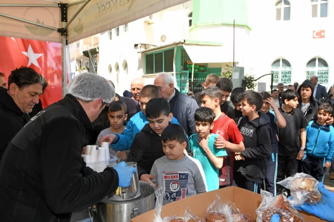 Başkan Aydın'dan vatandaşlara çorba ikramı