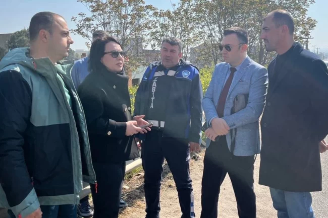 Manisa Turgutlu'da yola dökülen atık için yasal süreç başlatıldı