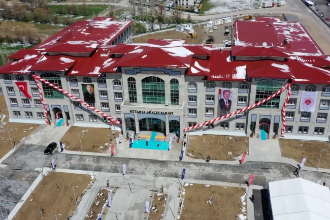 Kütahya'ya modern Adalet Binası... Açılışı Bakan Tunç yaptı