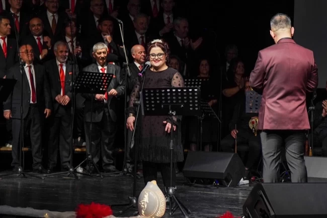 İzmir Gaziemir Belediyesi korosu türkülerle yüreklere dokundu