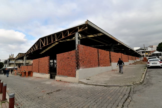 İzmir Bornova'da pazaryerlerine konfor geliyor