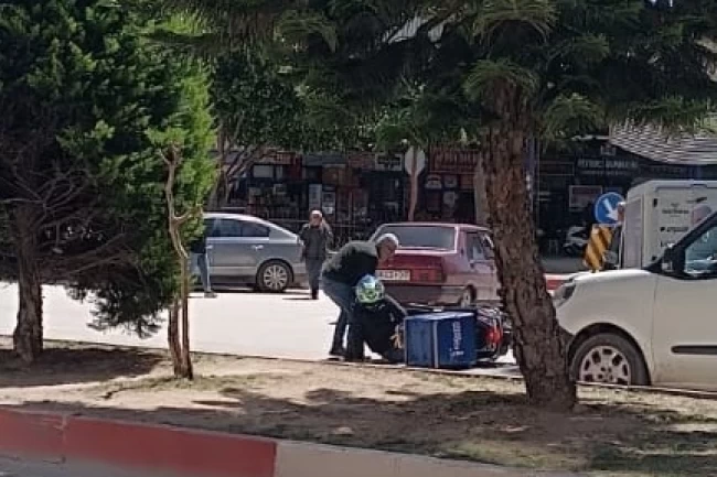 Antalya Kumluca'da kaza: Kurye yaralandı, sürücü kaçtı