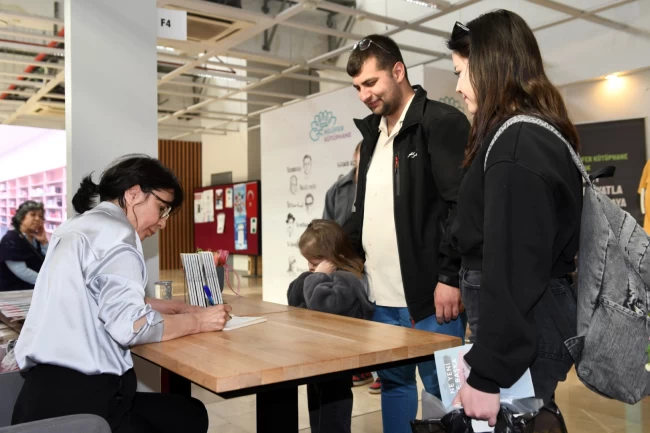 Bursa Osmangazi Belediyesi yazar Ayşen Işık'ı ağırladı