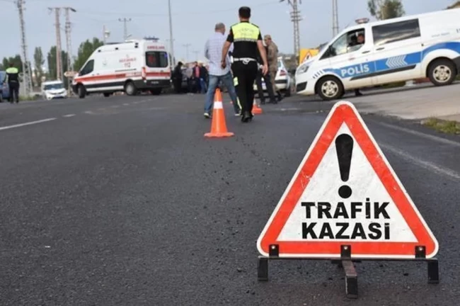 Antalya Kumluca'da araçtan mucize kurtuluş!