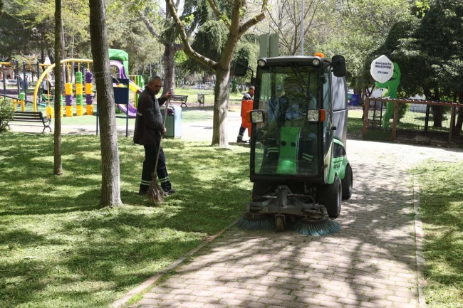 İstanbul'da Bakırköy'ün parkları yaza hazır