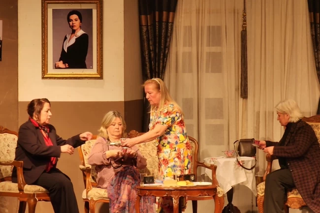 Kocaeli'de kadınların tiyatro performansı hayran bıraktı