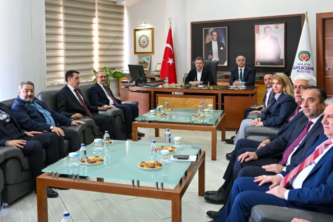 Malatya'da zirai don mağduriyeti! Bakan Yumaklı'dan ilk ziyaret