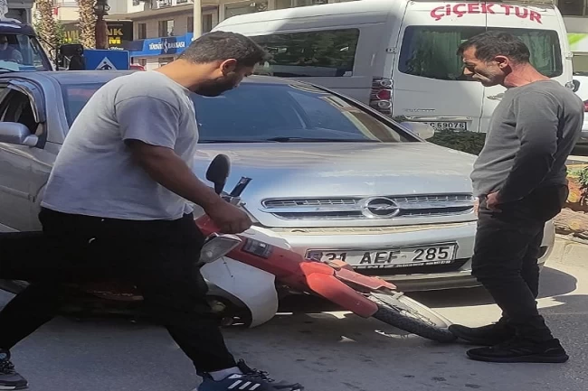 Antalya Kumluca'da maddi hasarlı trafik kazası