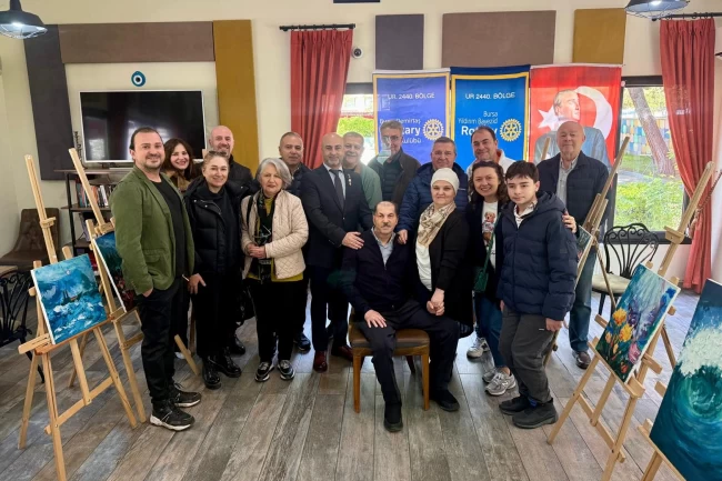 Bursa'da Latif Gökçe'nin resimleri kanserle mücadeleye nefes oldu