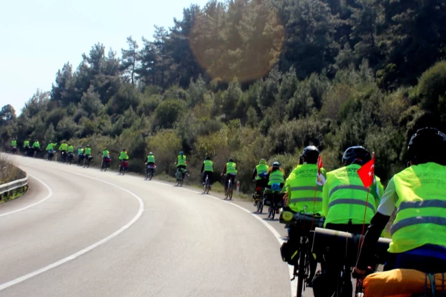 Keşan'dan Çanakkale'ye şehitlere saygı için pedallıyorlar