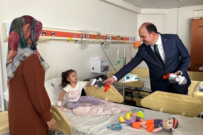 Konya'da Başka Altay'dan hasta ziyareti