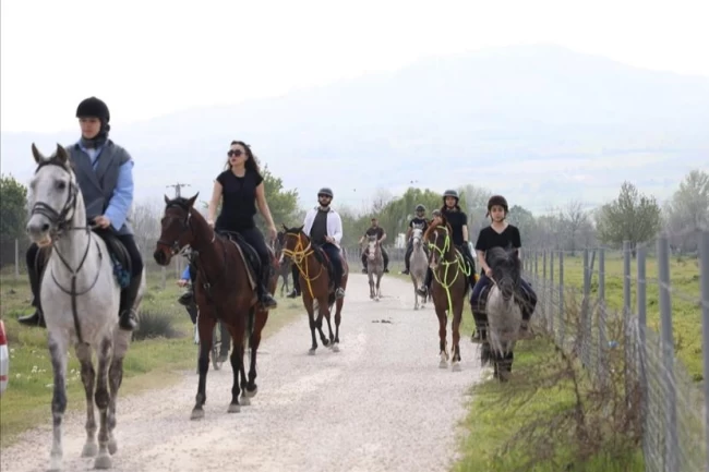 Bursa İnegöl'de bahar eşsiz doğayla kucaklaşarak karşılandı