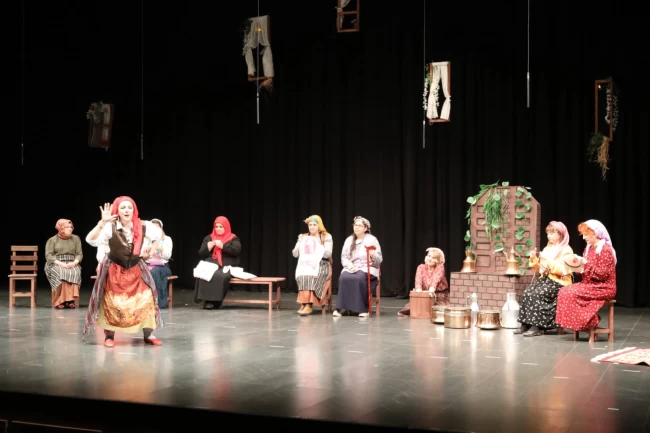 Çayırova'da 'Küçük Köy'ün Büyük Kadınları'na büyük alkış