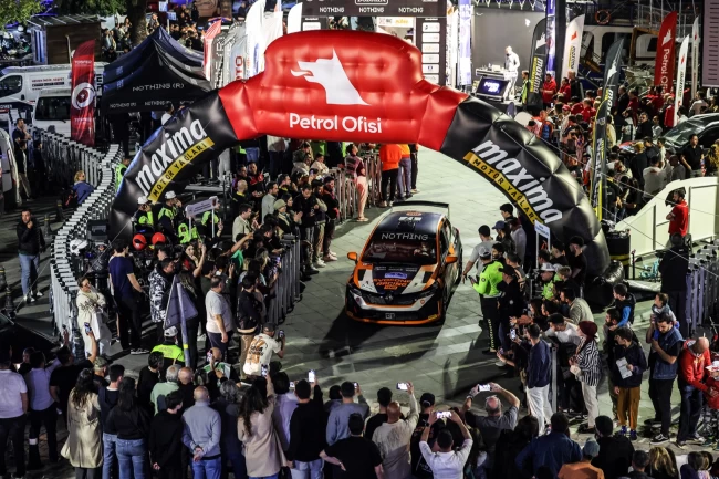 Rally Bodrum'da ünlüler ve gönüllüler renk kattı