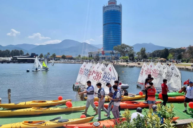 İzmirli çocuklar Su Sporları Şenliği'nde buluştu