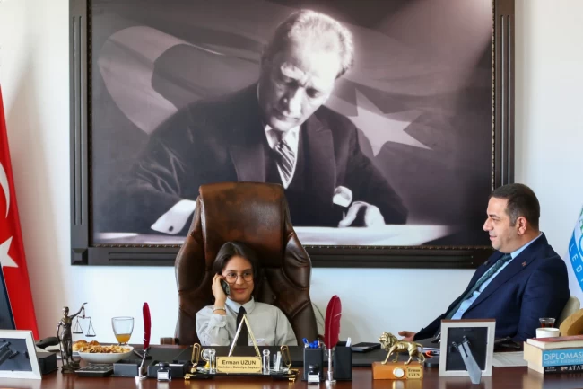 İzmir Narlıdere'de, Başkan Erman Uzun koltuğu Boran'a devretti