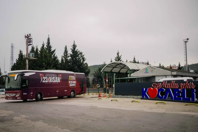 Kocaeli'de otobüs ve tramvaylar 23 Nisan'a özel giydirildi