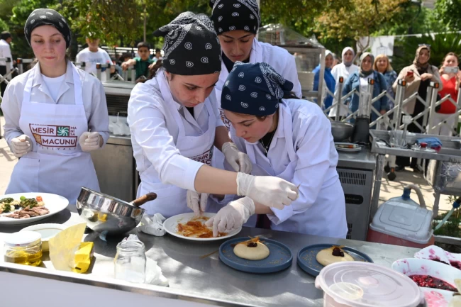 Manisa'da liseler arası yemek yarışması heyecanı
