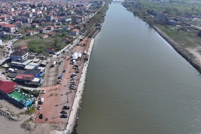Sakarya'da nehrin denizle buluştuğu noktada çalışmalar tam gaz