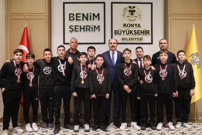 Konya'da dereceye giren öğrencilerden Başkan Altay'a ziyaret
