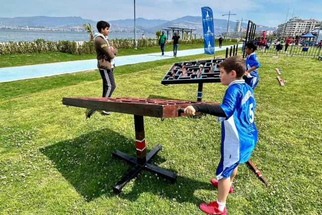 İzmirli minikler Hentbol Şenliği'nde buluştu